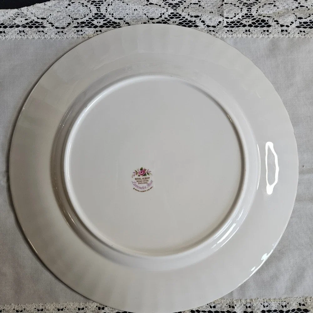 Royal Albert Bone China Lavender Rose Pattern 2-piece Set Dinner Salad Plates